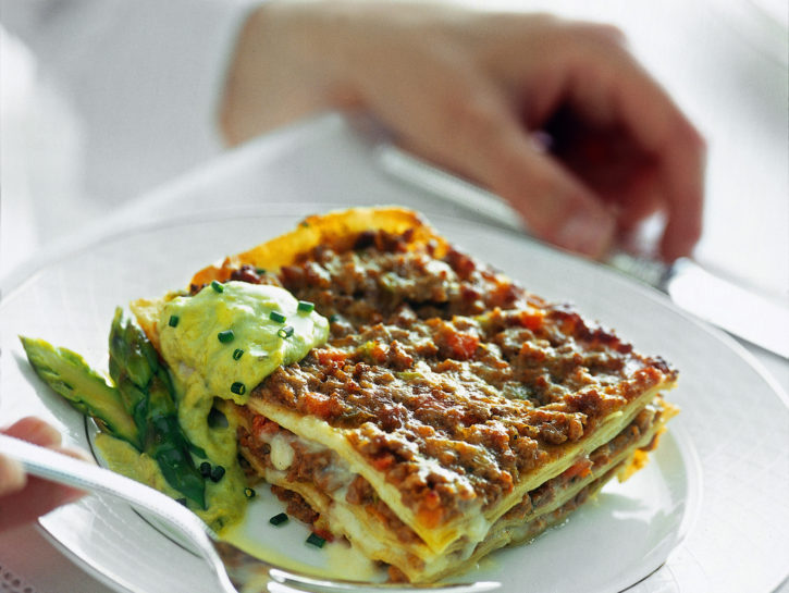 Lasagne al ragù bianco con crema di asparagi