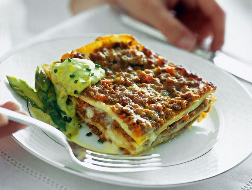 lasagne-al-ragu-bianco-con-crema-di-asparagi foto