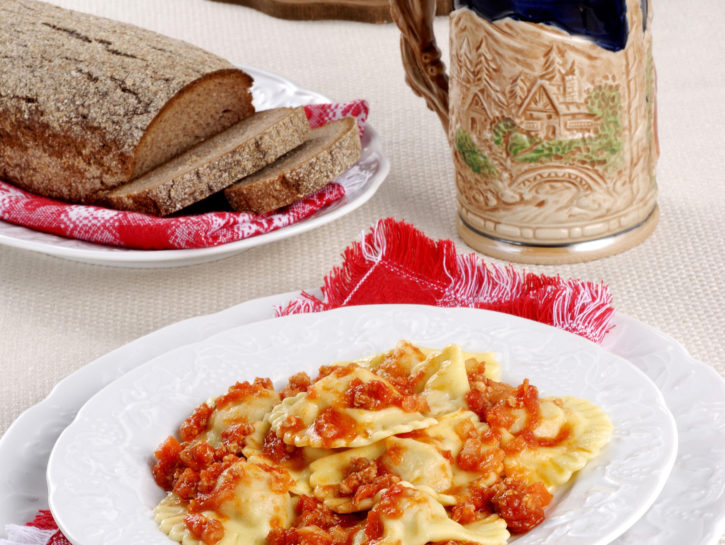Ravioli con ripieno di carni miste alla trentina