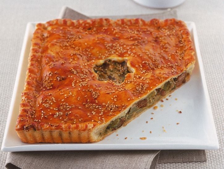 crostata-ripiena-con-agnello-e-carciofi