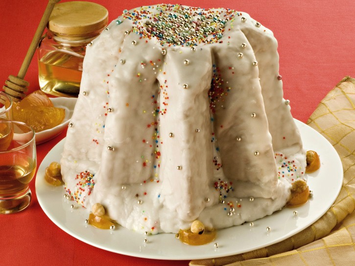 Pandoro glassato ripieno