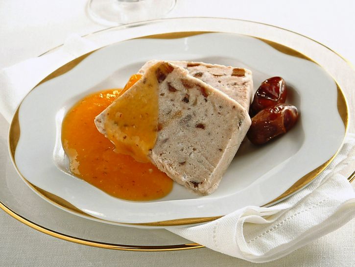 Semifreddo alle castagne e datteri con salsa di kaki