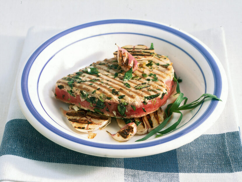 Tagliata di tonno con erbe aromatiche