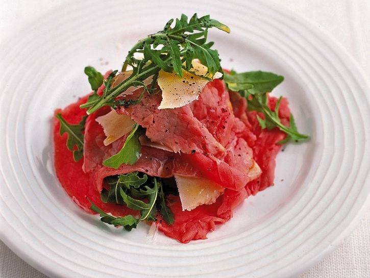 carpaccio-di-vitello-con-rucola-e-grana