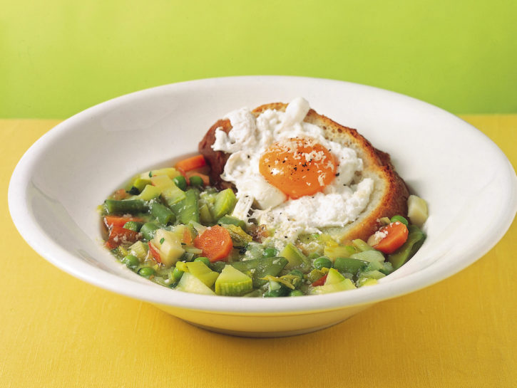 Zuppa di verdure con le uova