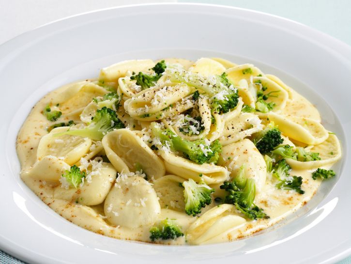 Strascinati con broccoletti e fonduta di taleggio