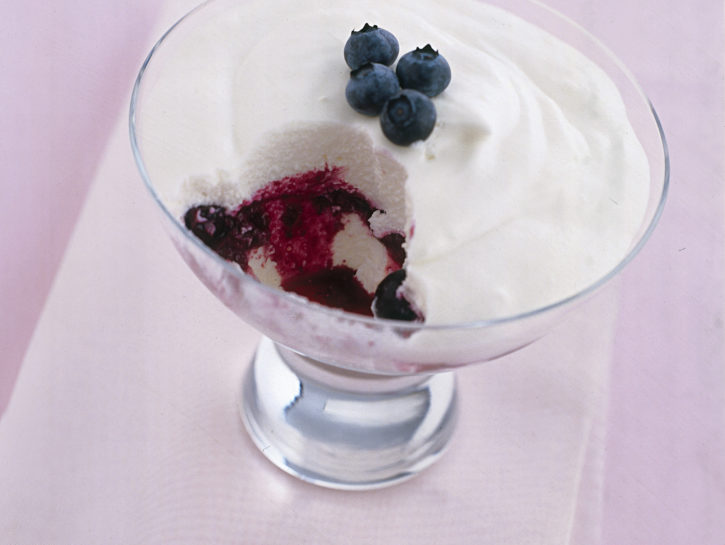 Coppa allo yogurt e mirtilli