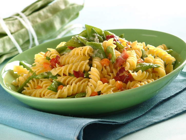 Fusilli con taccole e pancetta