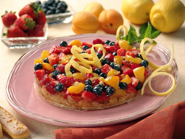 Torta di savoiardi alla frutta mista