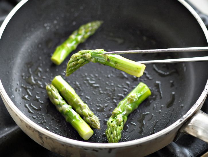 Asparagi saporiti in padella