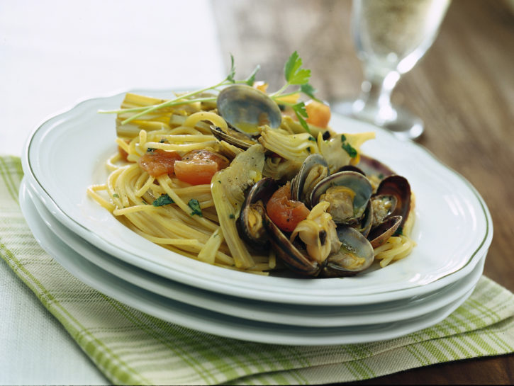 Pasta con carciofi e vongole