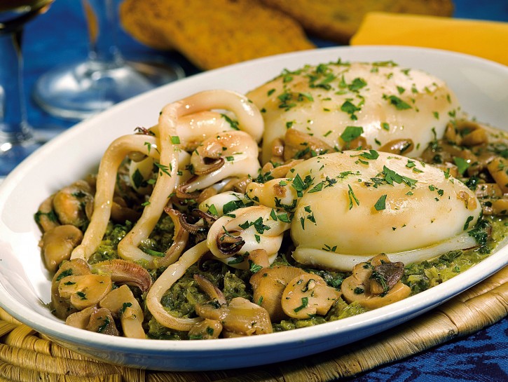 Seppie con funghi e scarola
