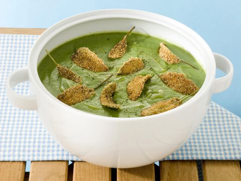 Vellutata verde con salvia fritta