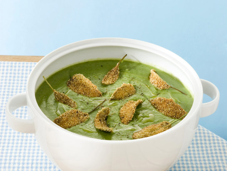 Vellutata verde con salvia fritta