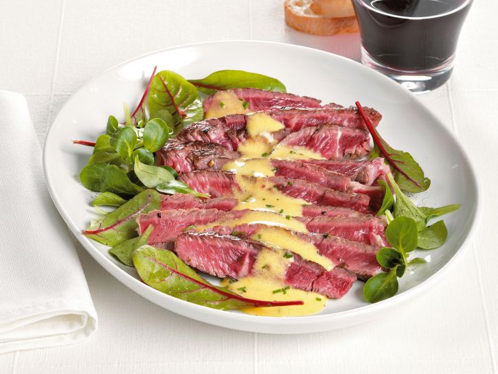 tagliata-di-manzo-con-zabaione-allerba-cipollina