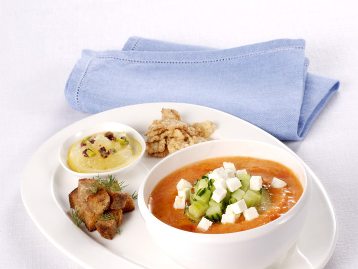 Gazpacho con feta e cetriolo