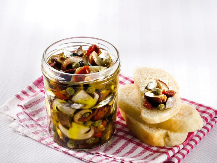 Porcini alla pizzaiola con capperi e acciughe