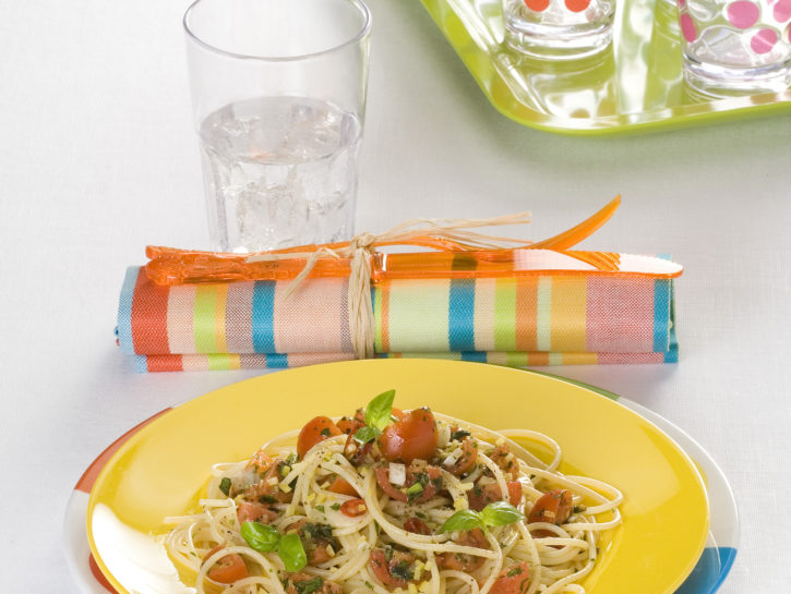 Spaghetti con pomodorini marinati