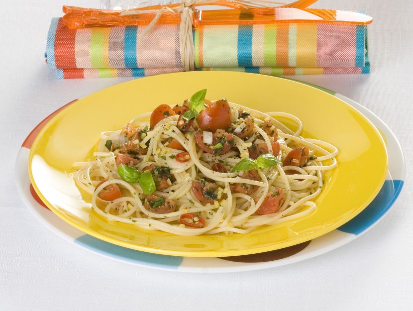 spaghetti-con-pomodorini-marinati