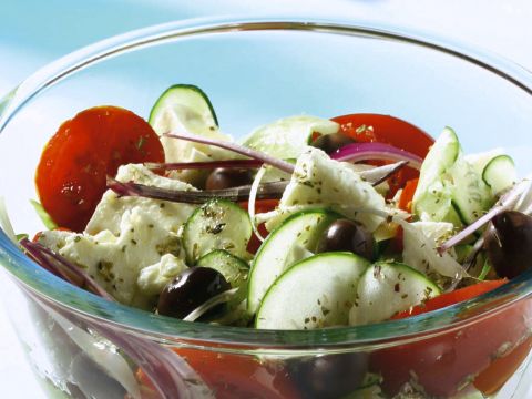 Insalata greca con feta e cetrioli
