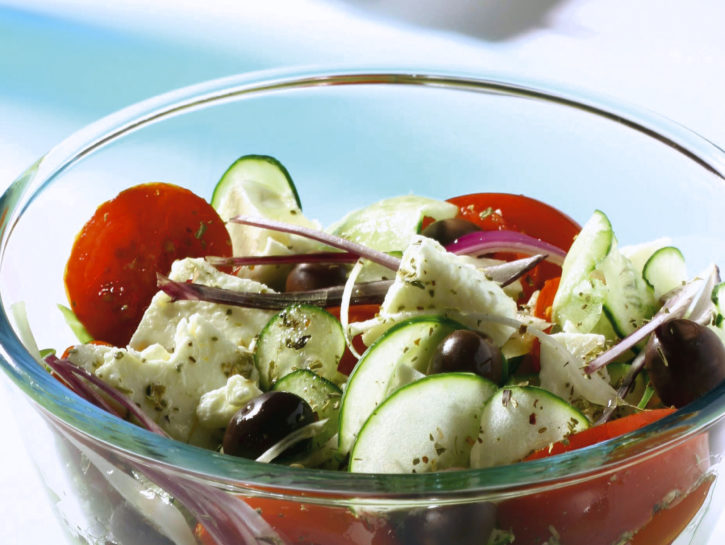 Insalata greca con feta e cetrioli