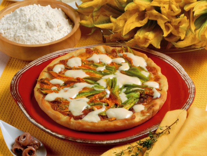Pizza bufala e fiori di zucca