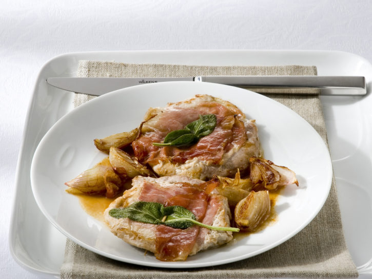 Saltimbocca di maiale allo speck con scalogni