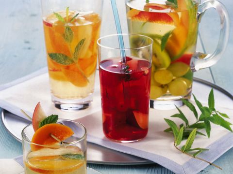 Sangria di pesche e albicocche alla menta