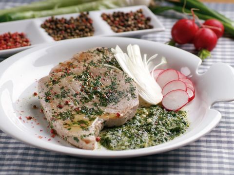 Tonno alla piastra in salsa aromatica
