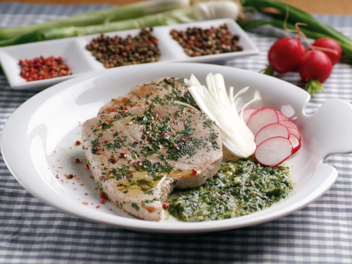 Tonno alla piastra in salsa aromatica