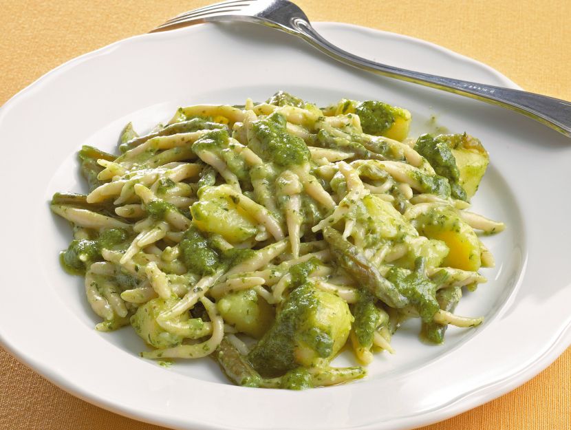 trofie-al-pesto-con-patate-e-fagiolini foto