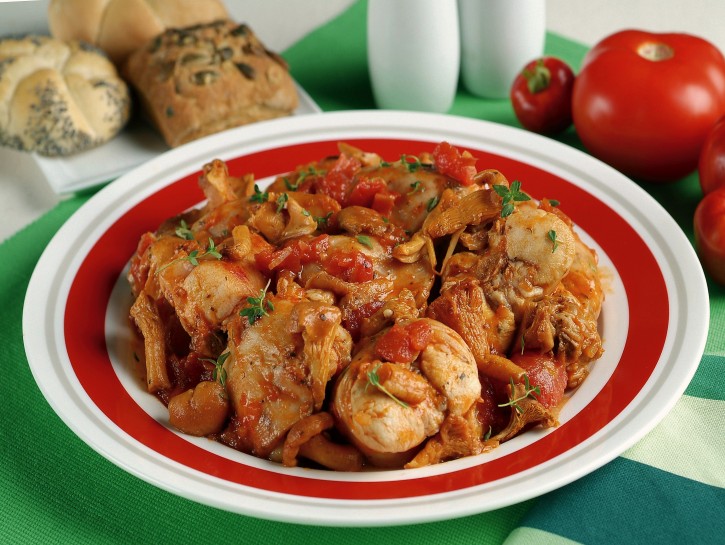 Coniglio ai funghi in rosso