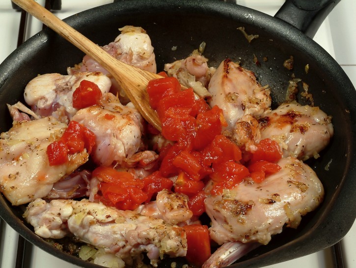 Coniglio Con I Funghi In Umido