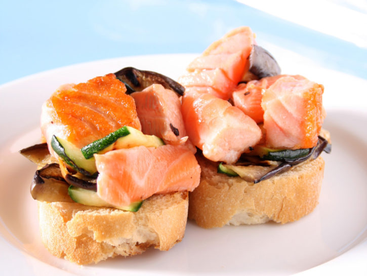 Crostini con salmone