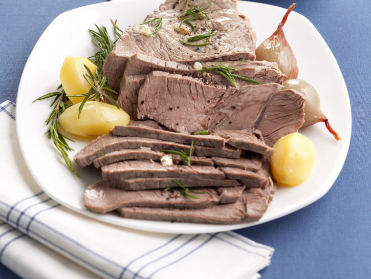 Scamone lesso con salsa verde
