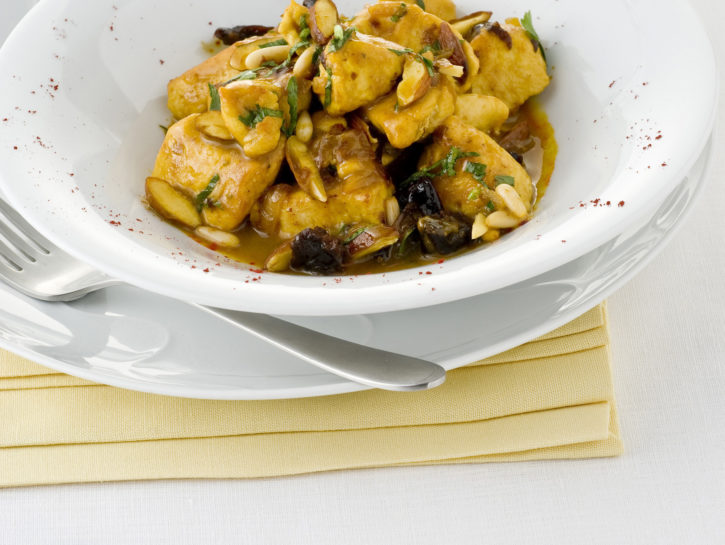 Spezzatino di pollo alle mandorle e pinoli