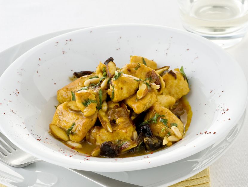 spezzatino-di-pollo-alle-mandorle-e-pinoli