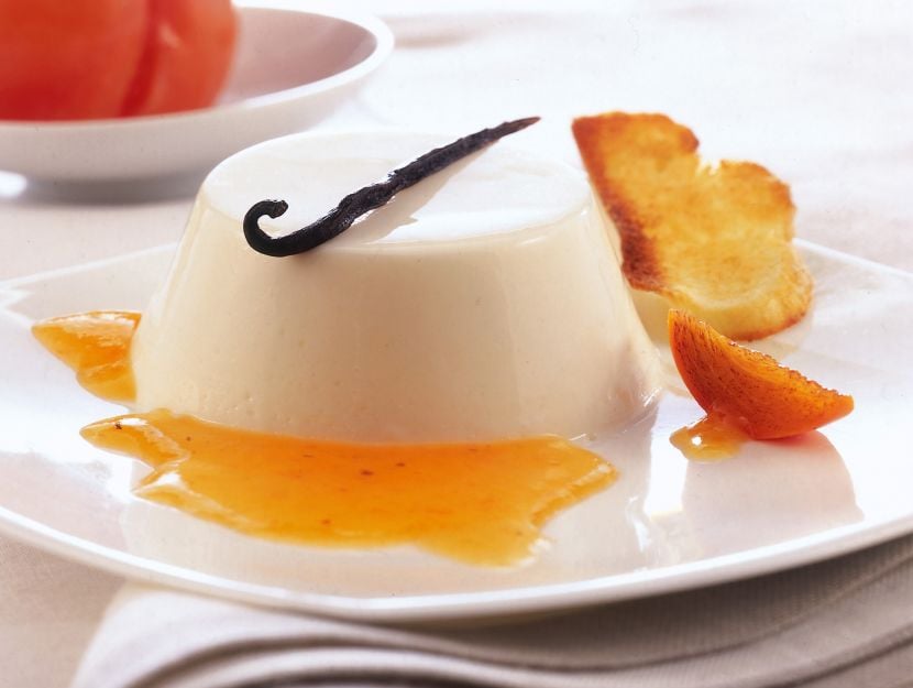 budini-di-vaniglia-con-coulis-di-cachi