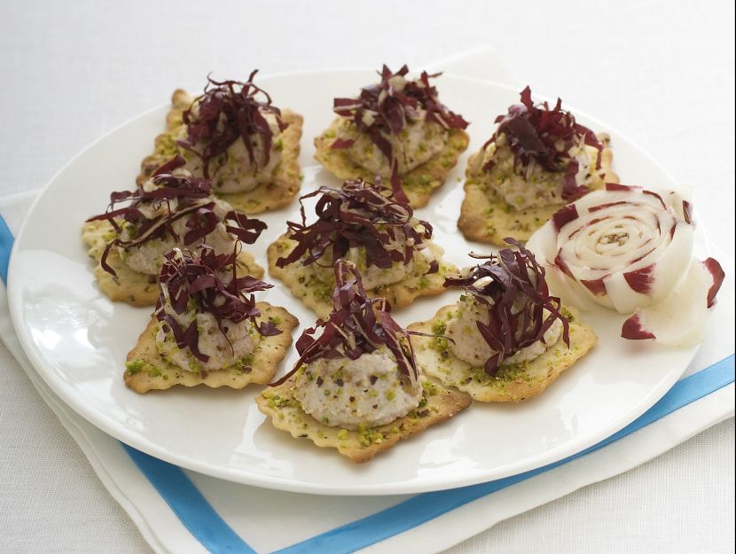 sfogliatine-al-radicchio-con-mousse-di-prosciutto
