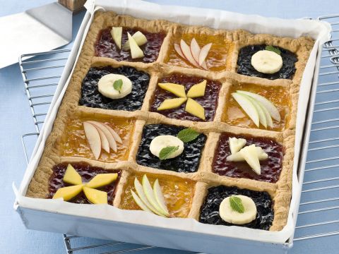 Crostata con confettura e frutta