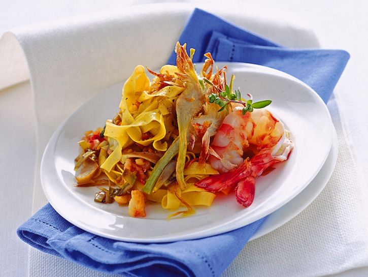 Tagliatelle con sugo di carciofi e mazzancolle