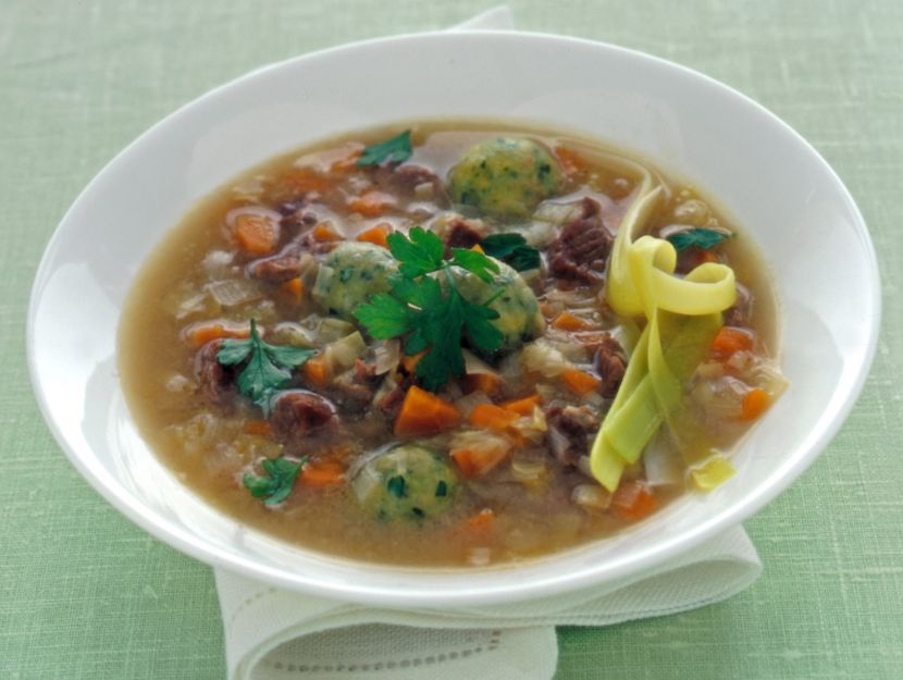 zuppa-di-carne-con-polpettine-di-pane