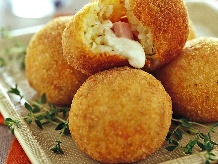 arancini-di-riso-al-prosciutto-e-mozzarella