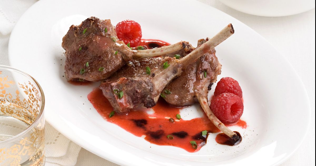 Ricetta Costolette Di Agnello Con Salsa Di Lamponi E Balsamico Donna Moderna