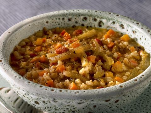 Minestra di cereali con sedano verde