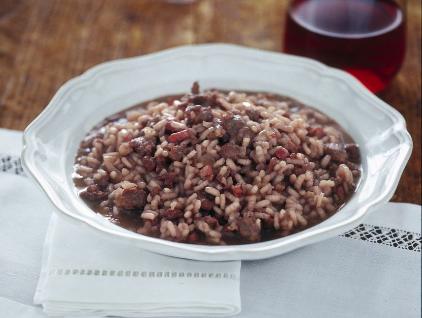 risotto-al-vino-rosso-e-salamelle immagine