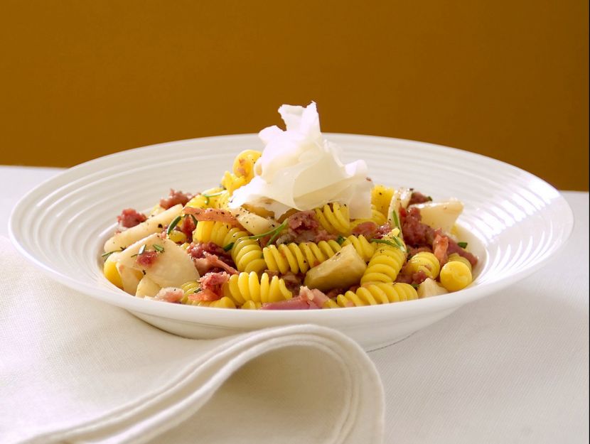 fusilli-ai-ceci-e-sedano-rapa