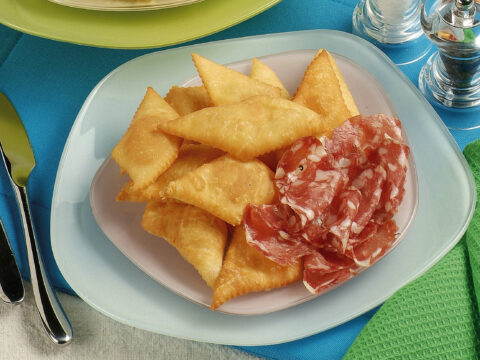 Gnocco fritto con salame di Varzi