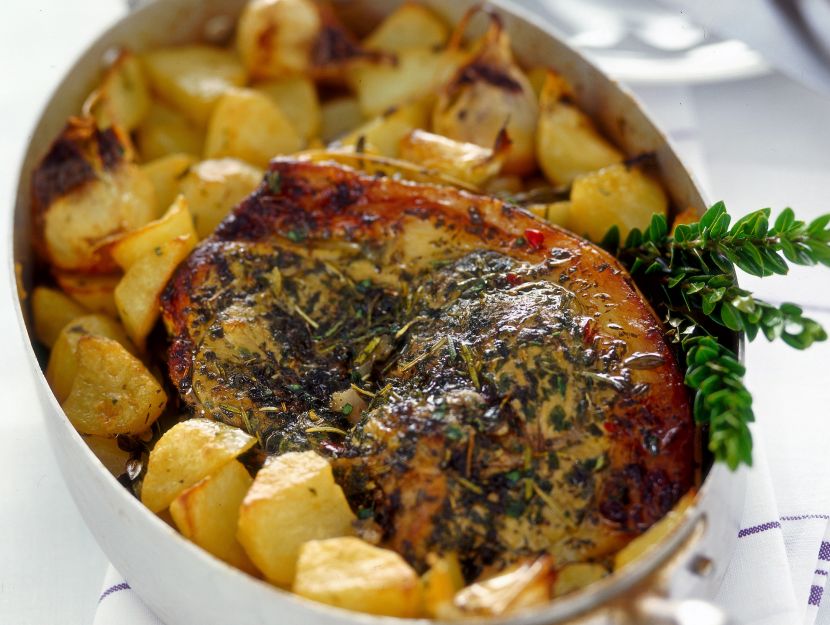 spalla-di-agnello-alle-erbe-con-patate