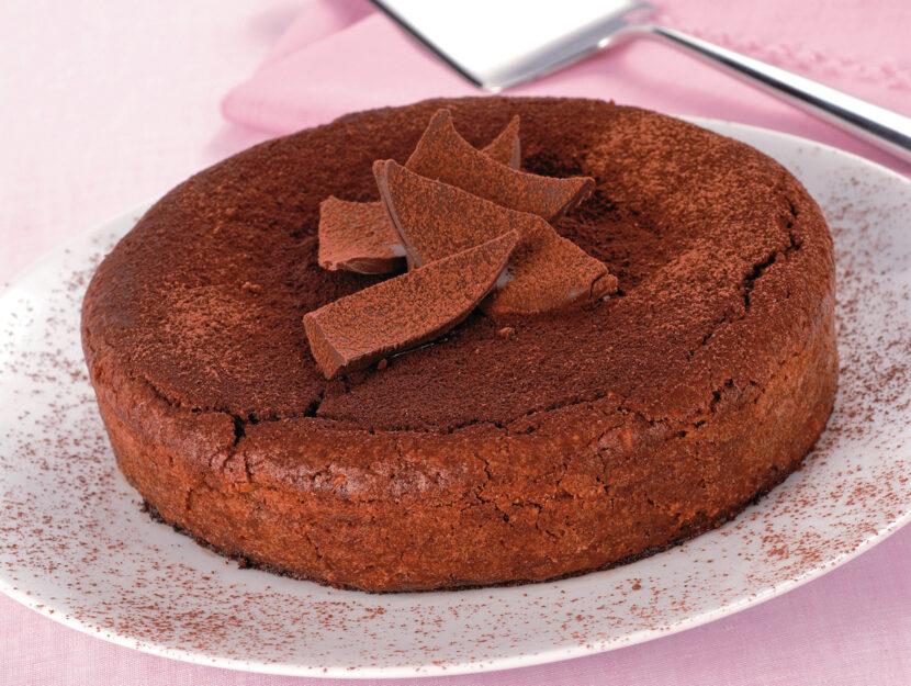 Torta caprese di uova di cioccolato e mandorle